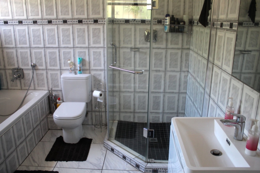 Commercial Property for Sale in Lindequesdrif North West